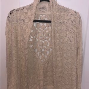 Cream sweater patterned. Size M